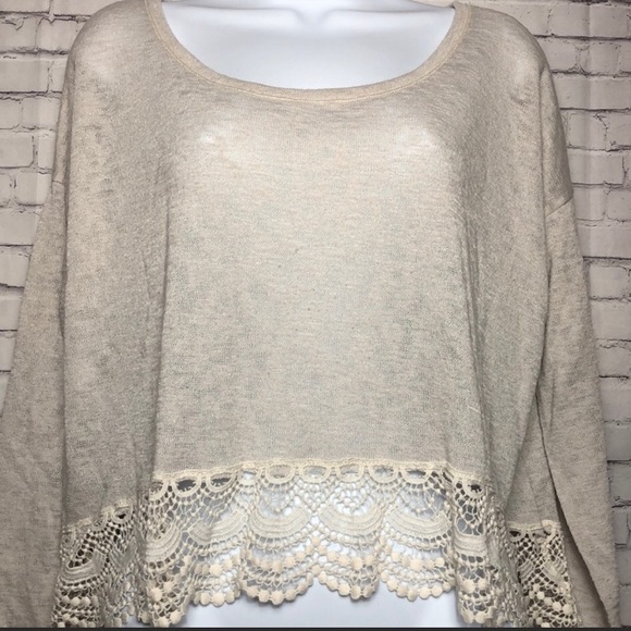 Abercrombie & Fitch Tops - Abercrombie & Fitch Hi-Lo Cropped Sweater Cream Size Large
